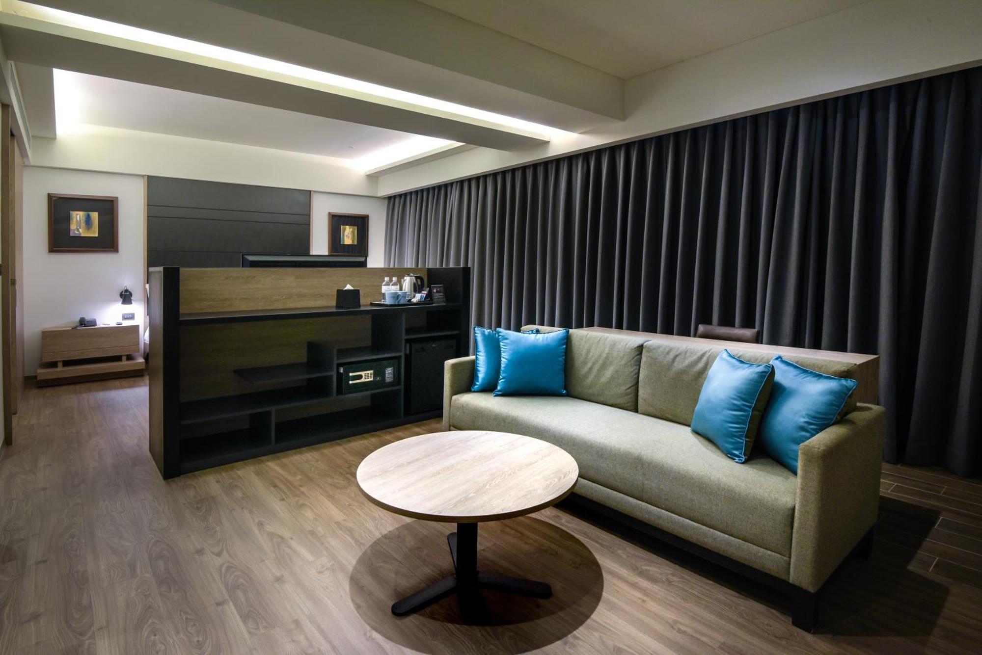 Just Sleep Kaohsiung Station Hotel Ngoại thất bức ảnh