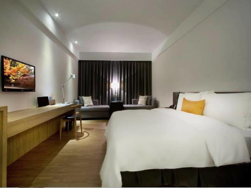 Just Sleep Kaohsiung Station Hotel Ngoại thất bức ảnh
