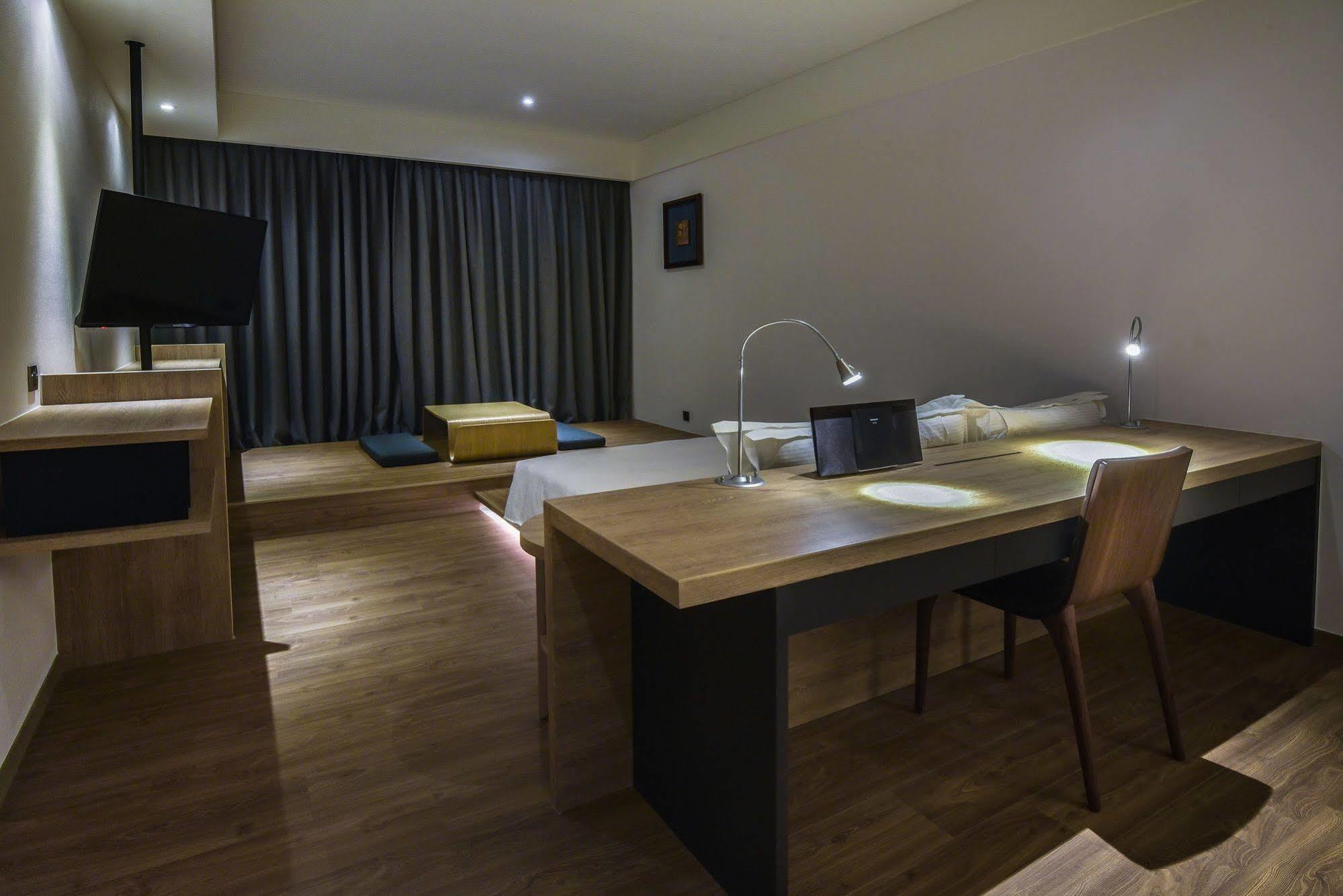Just Sleep Kaohsiung Station Hotel Ngoại thất bức ảnh