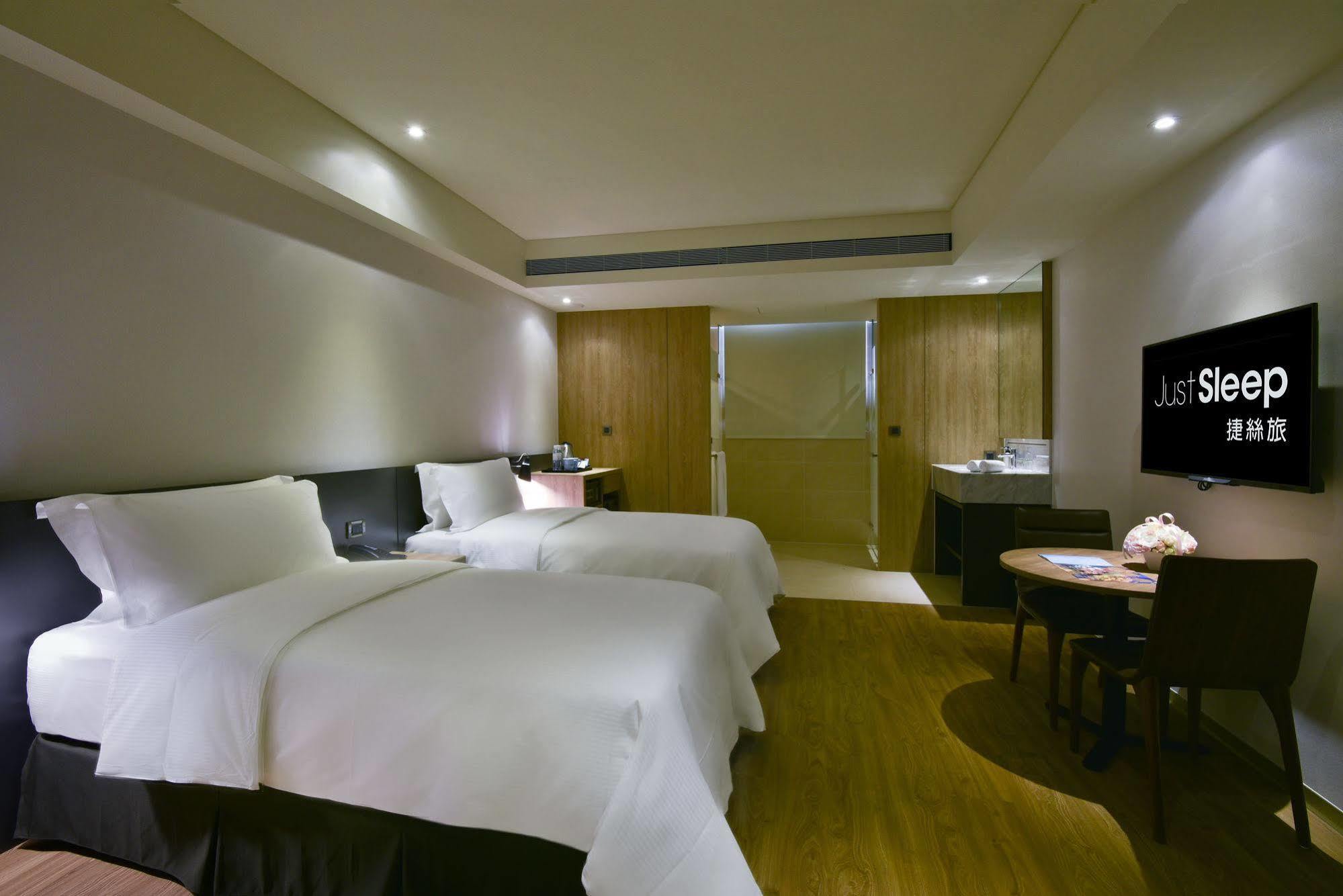 Just Sleep Kaohsiung Station Hotel Ngoại thất bức ảnh