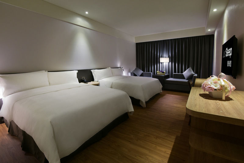 Just Sleep Kaohsiung Station Hotel Ngoại thất bức ảnh